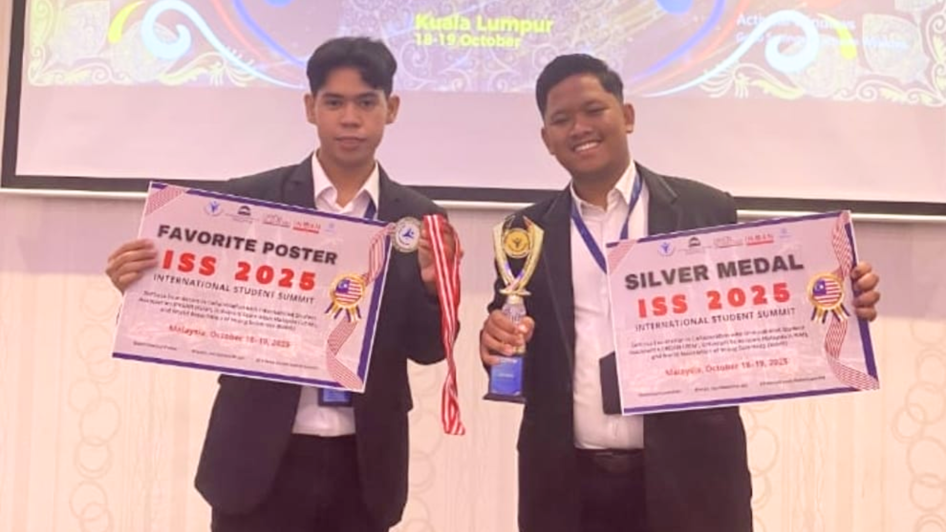 2 Mahasiswa UIN Walisongo Raih Prestasi di Kancah Internasional, Sabet Silver Medal dan Favorit Poster di Malaysia